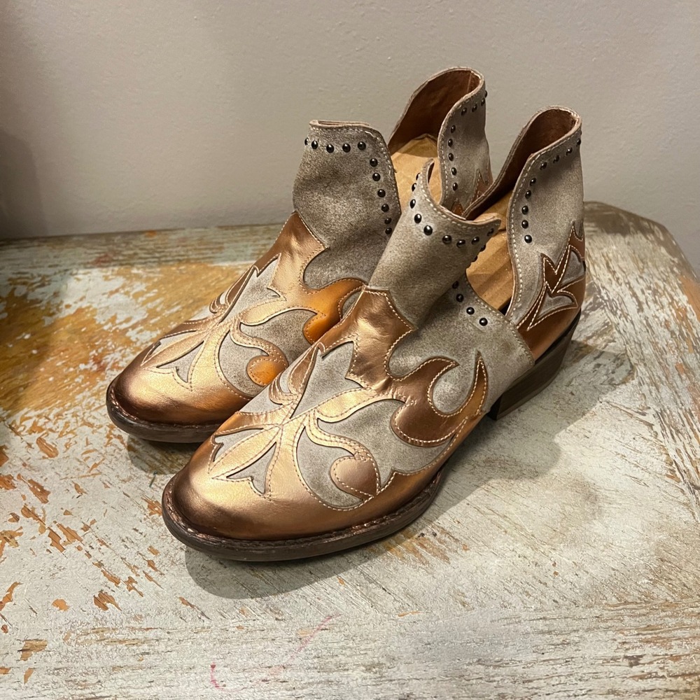 Circle G Metallic Copper and Suede Western Ankle Boots with Studs Size 8